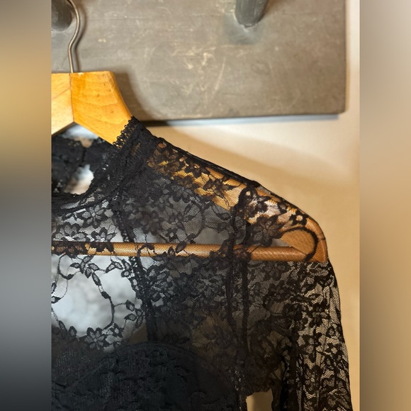 H&M lace dress with hold - Picture 2 of 11